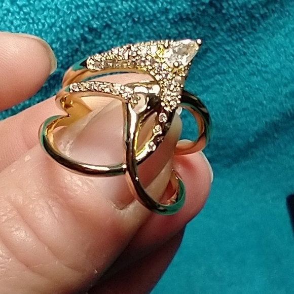 Goldtone crystal abstract gorgeous ring - Picture 3 of 5